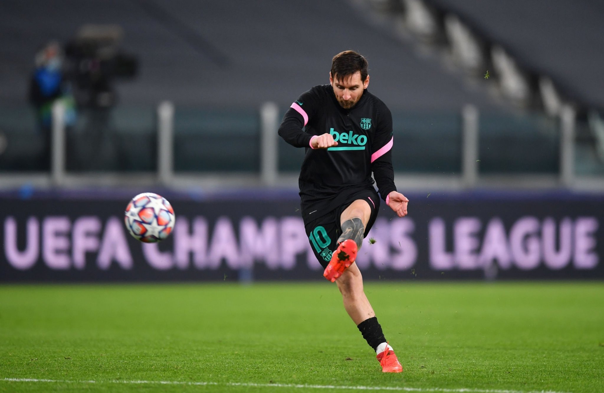 边路强压 边路强压